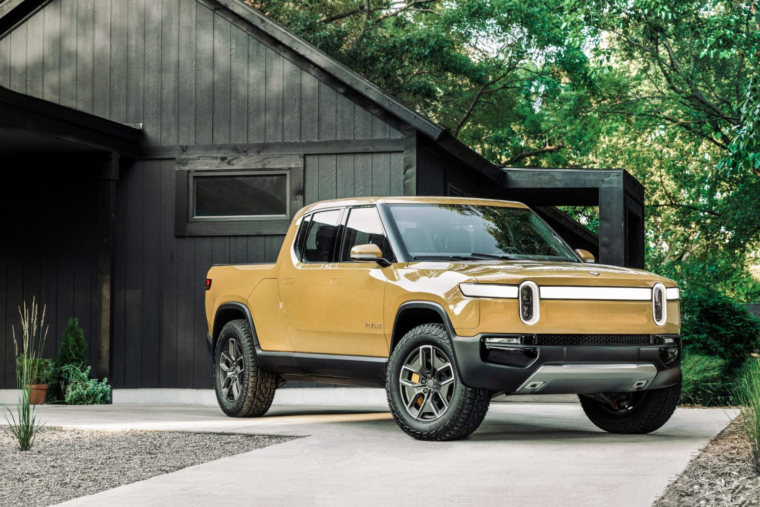 Rivian's R1T is beyond impressive in offroad tests! CarThrust